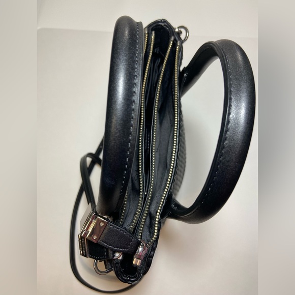 Calvin Klein Modern Essentials Organizational Bucket
High quality vegan leather. - Picture 4 of 10